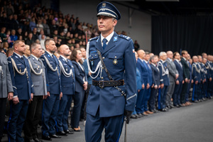 policjanci podczas uroczystości z okazji Narodowego Święta Niepodległości w śląskim garnizonie Policji