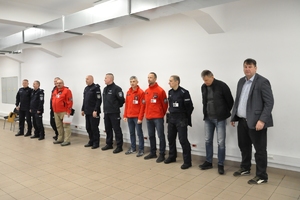Uroczyste otwarcie 5 Zawodów Strzeleckich OPP w Katowicach przez organizatorów i sędziów.